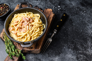 Pasta,Carbonara,With,Bacon,And,Parmesan,In,A,Pan.,Black