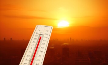 A,Thermometer,And,Heat,Wave,In,A,Big,City