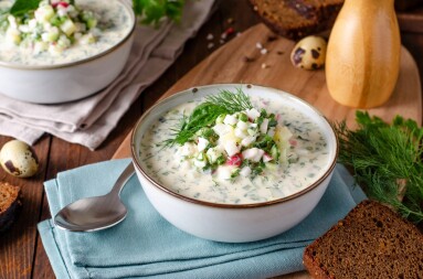 Cold,Okroshka,Soup,With,Eggs,,Vegetables,,Meat,,Herbs,And,Kefir