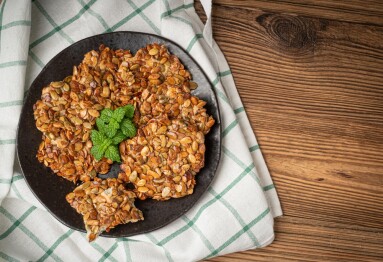Pumpkin,Seeds,Cookies,On,Black,Plate,,Pepita,Grains,Biscuit,,Healthy