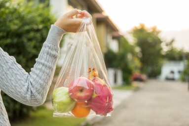 Woman,Hands,Carry,In,A,Plastic,Bag,Fruits,On,The