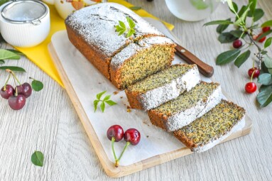 Stolichny,Pie,With,Poppy,Seeds,And,Lemon,Zest