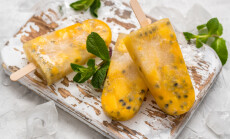 Homemade,Frozen,Ice,Cream,Popsicles,With,Fresh,Mango,And,Passion