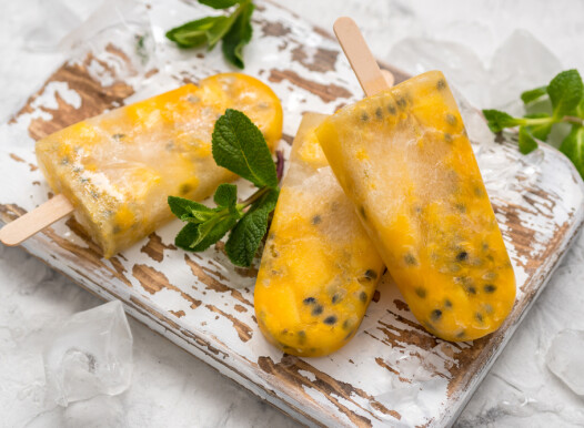 Homemade,Frozen,Ice,Cream,Popsicles,With,Fresh,Mango,And,Passion
