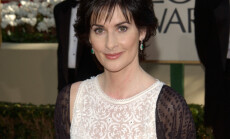 Singer,Enya,At,The,59th,Annual,Golden,Globe,Awards,In