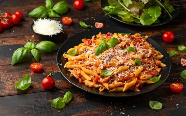 Jackfruit,Pasta,With,Garlic,,Olives,,Capers,,Tomato,And,Cheese.,Healthy