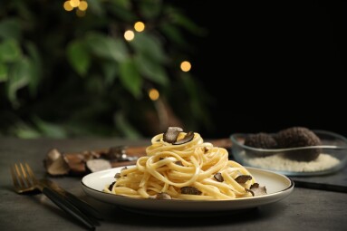 Tasty,Fettuccine,With,Truffle,On,Grey,Table