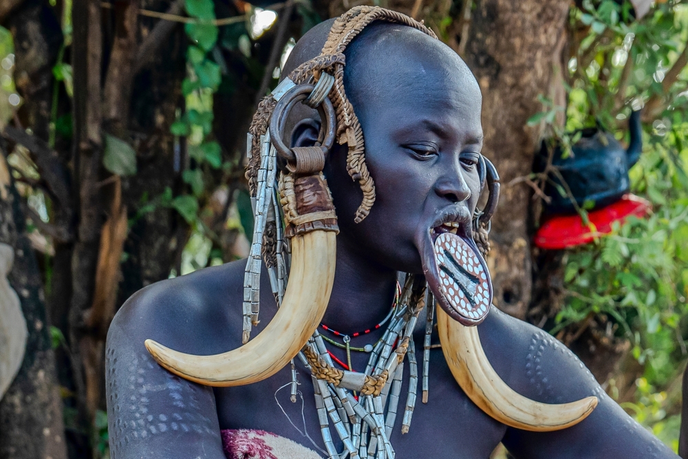 Ethiopia,,A,Woman,From,The,Mursi,Tribe,With,Beautiful,Head