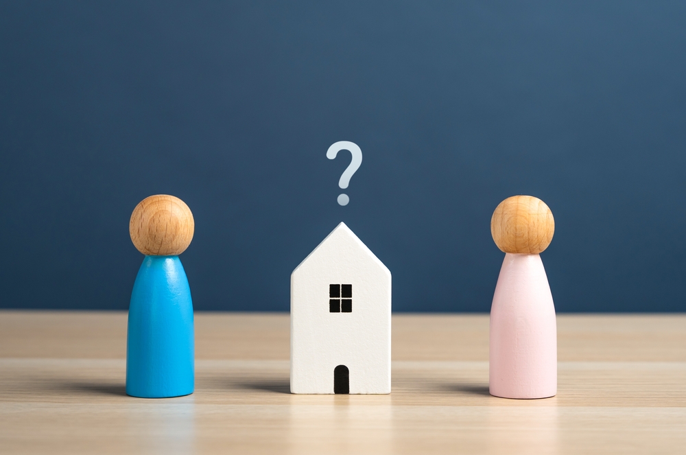 Housing,Issues,For,Couples,And,Young,Families.,Shared,Housing.,Purchase