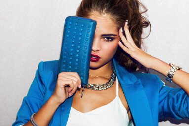 Indoor,Fashion,Autumn,Portrait,Of,Elegant,Sexy,Woman,In,Luxury