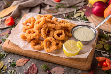 Crunchy,Deep,Fried,Squid,Ring,In,Batter,With,A,Delicious