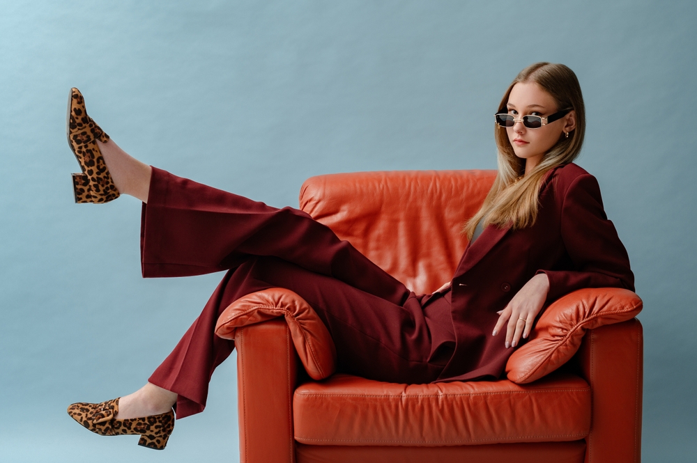 Fashionable,Confident,Woman,Wearing,Elegant,Marsala,Color,Suit,,Sunglasses,,Leopard
