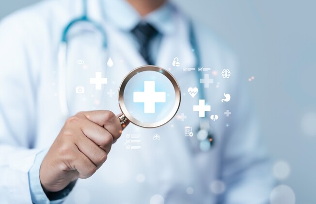 Medical,Checkup,Concept.,The,Doctor,Is,Holding,A,Magnifying,Glass