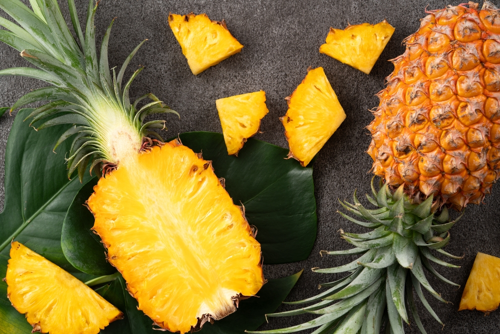 Top,View,Of,Fresh,Cut,Pineapple,With,Tropical,Leaves,On