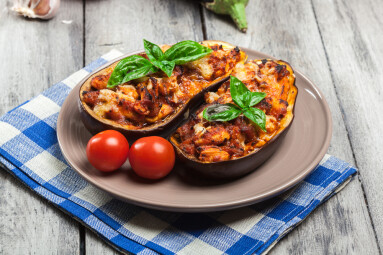 Baked,Eggplant,With,Pieces,Of,Chicken,In,Tomato,Sauce
