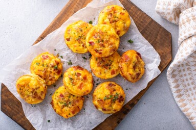Breakfast,Egg,Muffins,Or,Egg,Bites,With,Potato,,Bacon,And