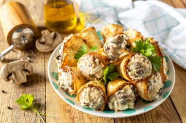Crispy,Lavash,Rolls,With,Mushroom,Filling,,Cheese,And,Herbs,On