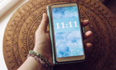 Person,Looking,And,Seeing,Similar,Numbers.,Seeing,Same,Similar,Numbers