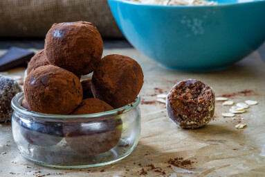 Healthy,Energy,Protein,Balls,With,Dates,,Oats,,Peanut,Butter,And