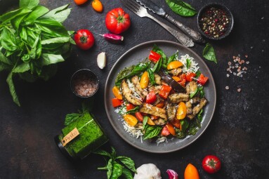 Warm,Eggplant,,Pepper,,Tomato,And,Basil,Salad