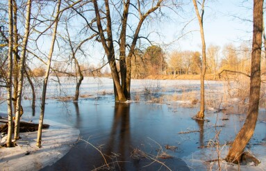 Spring,Floods,,The,Lake,Overflowed,In,The,Spring,When,The