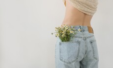Backside,View,Of,Young,Pretty,Woman.,Chamomile,Flowers,Bouquet,In