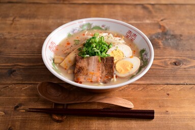 Pork,Bone,Ramen,With,Chashu,Pork,And,Boiled,Egg,On
