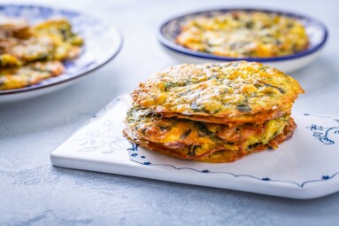 Mediterranean,Spinach,And,Feta,Crisps,,Gluten,Free,Alternative,To,Savory