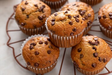Banana,Muffins,With,Chocolate,Chips,For,Breakfast,Served,With,Coffee,
