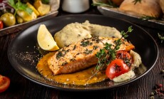 Grilled,Salmon,Fillet,With,Fresh,Herbs,,Mashed,Potatoes,,Roasted,Tomatoes,