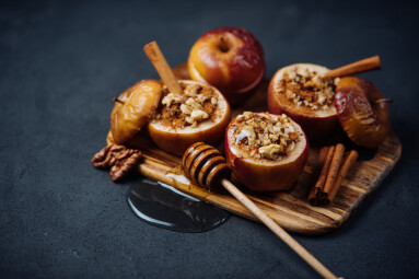 Stuffed,Baked,Apples,With,Raisin,,Walnuts,,Cinnamon,And,Honey.