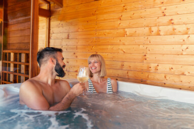 Beautiful,Young,Couple,In,Love,Relaxing,,Making,A,Toast,And
