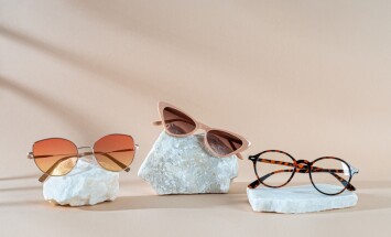 Set,Of,Different,Sunglasses,And,Eyeglasses,On,Stones,On,Beige