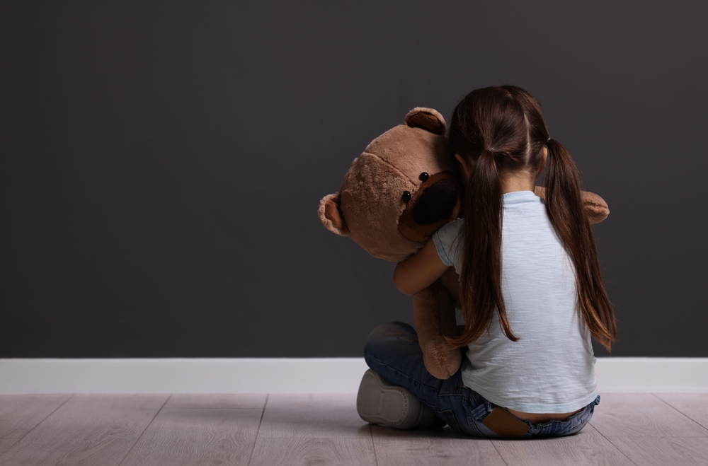Child,Abuse.,Upset,Little,Girl,With,Teddy,Bear,Sitting,On