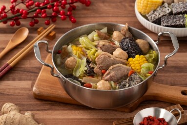 Delicious,Ginger,Duck,Stew,Hot,Pot,Soup,With,Fresh,Vegetables