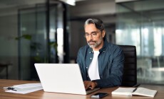 Middle,Aged,Serious,Professional,Business,Man,Investor,Working,With,Online