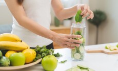 Vegetable,Smoothie,Detox,,Woman,Hand,Making,Healthy,Raw,Fresh,Green