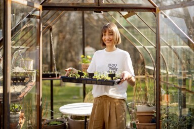 Portrait,Of,A,Young,Female,Gardener,Standing,With,Seedling,Tray
