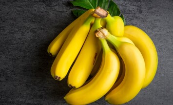 Bunch,Of,Raw,Organic,Bananas,Ready,To,Eat