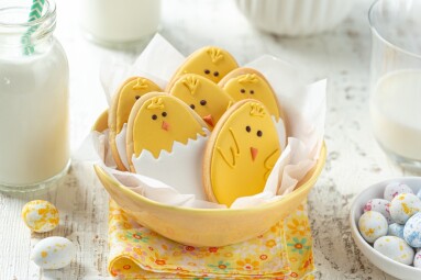 Easter,Funny,Chicken,Chicks,Icing,Cookies,On,White,Background