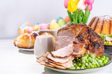 Traditional,Glazed,Baked,Pork.,Homemade,Roasted,Ham,,On,Festive,Served