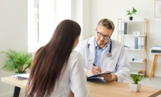 Focused,Doctor,Or,Nurse,Writes,A,Prescription,For,A,Female