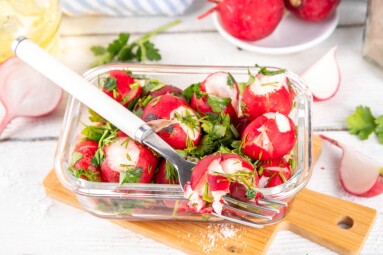 Viral,Smashed,Radish,Salad.,Marinated,Spring,Radishes,With,Soy,Sauce,