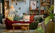 Interior,Of,Cozy,Living,Room,With,Mix,Of,Colorful,Cushions,