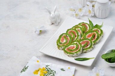 Easter,Appetizer,,Sliced,Spinach,Sponge,Roll,With,Cream,Cheese,And