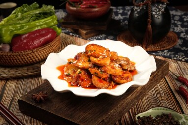 Traditional,Chinese,Abalone,Dish,With,Glossy,Caramelized,Sauce,Served,In