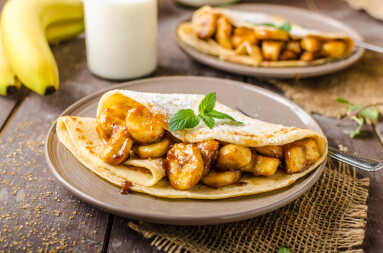 Pancakes,Stuffed,With,Caramelized,Bananas,And,Nuts