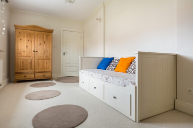 Bed,And,Wardrobe,In,Elegant,Stylish,Guest,Room