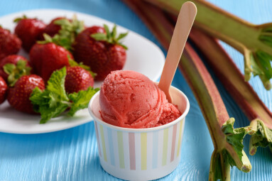 Strawberry,Ice-cream,With,Rhubarb