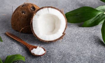 Wooden,Spoon,Of,Coconut,Oil,On,A,Gray,Table,Coconut